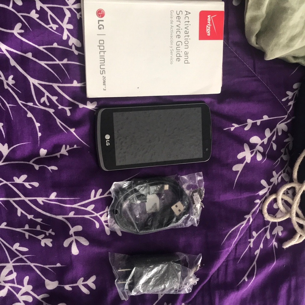 LG optimus zone 3 Trac Phone